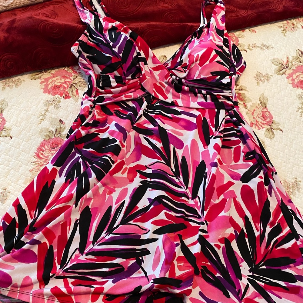 Swim suit (one piece) with skirt